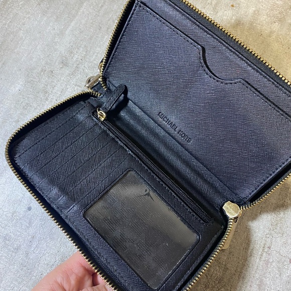 Michael Kors Wallet - Picture 5 of 6